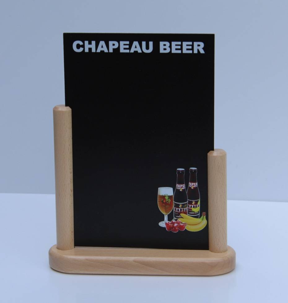 Menubord op tafel bier